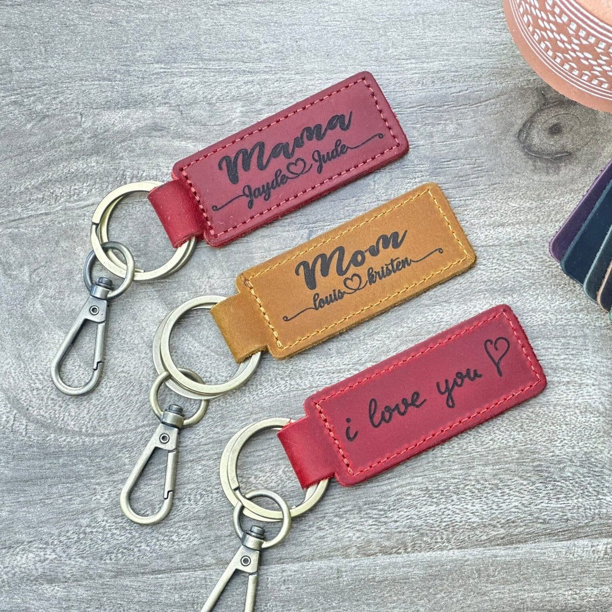 Personalized Leather MOM Keychain: Engraved Family Keepsake